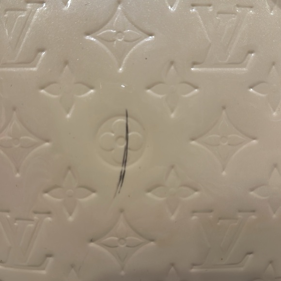 Louis Vuitton Authentic Alma Bag - Cream Patent Leather (Large) - Picture 5 of 17